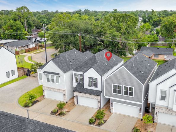 413 Stonework Oaks Lane, Houston TX 77076