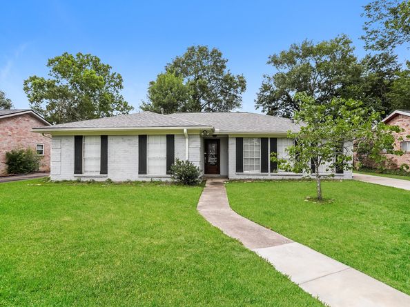 12815 Westleigh Drive, Houston TX 77077