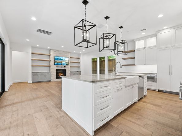 2320 Bartlett Street, Houston TX 77098