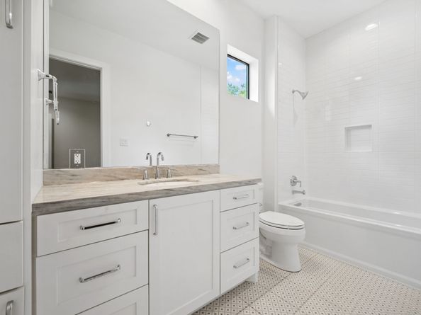 2320 Bartlett Street, Houston TX 77098