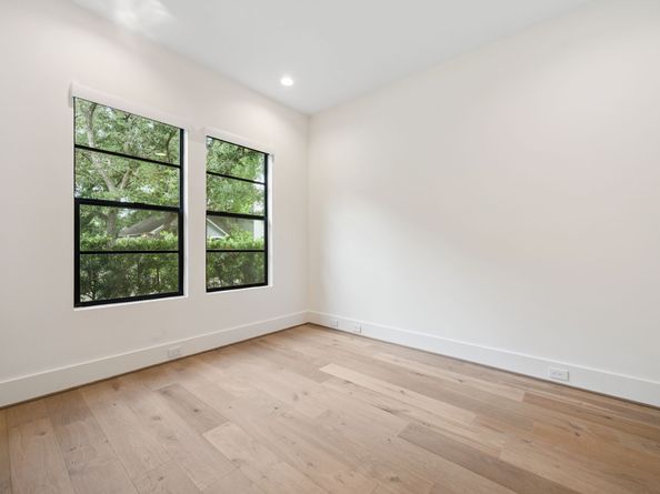 2320 Bartlett Street, Houston TX 77098