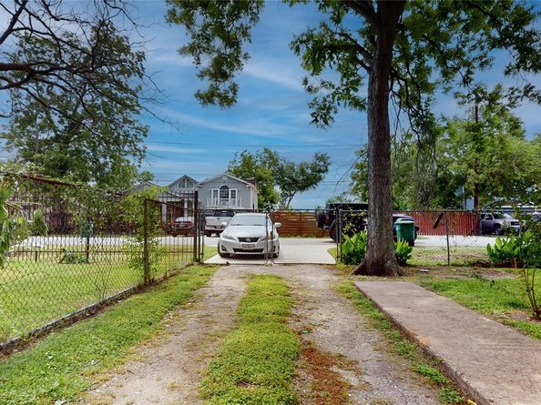 415 Briarcliff Drive, Houston TX 77076