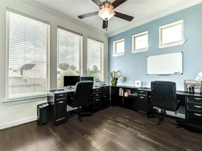 1820 Rocky Hills Drive, Conroe TX 77304