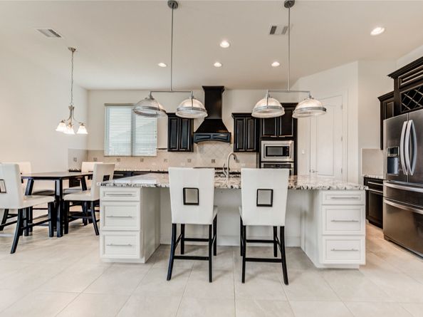 1820 Rocky Hills Drive, Conroe TX 77304