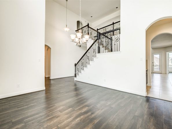 1820 Rocky Hills Drive, Conroe TX 77304