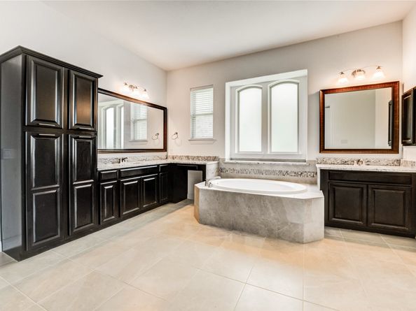 1820 Rocky Hills Drive, Conroe TX 77304
