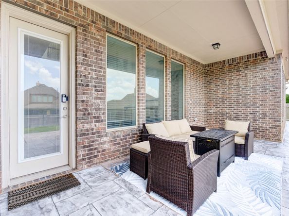 1820 Rocky Hills Drive, Conroe TX 77304