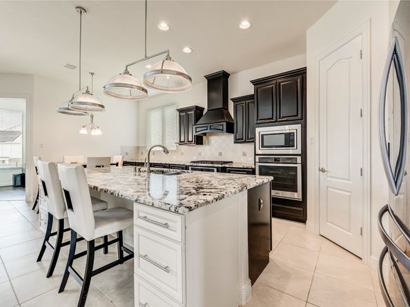 1820 Rocky Hills Drive, Conroe TX 77304