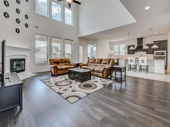 1820 Rocky Hills Drive, Conroe TX 77304