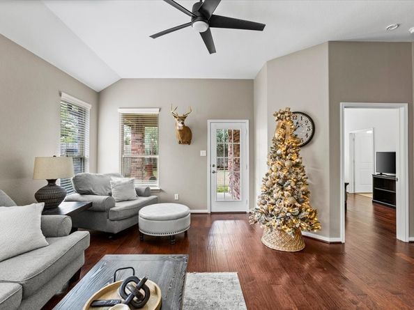 614 Pedernales Street, Webster TX 77598