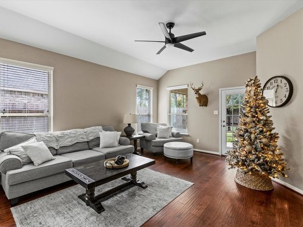 614 Pedernales Street, Webster TX 77598