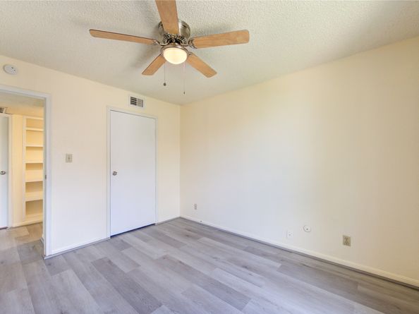 2120 El Paseo Street 404, Houston TX 77054
