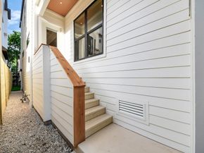 5753 Kiam St, Houston TX 77007