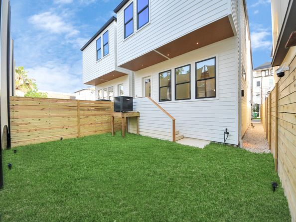 5753 Kiam St, Houston TX 77007