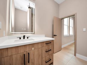 5753 Kiam St, Houston TX 77007
