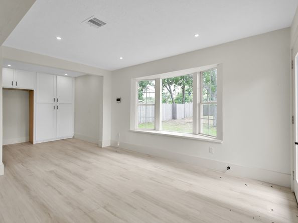 6026 Willowbend Boulevard, Houston TX 77096