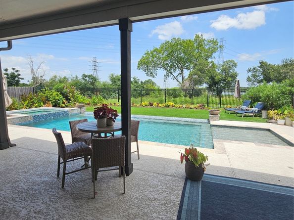1013 Goose Creek Street, Webster TX 77598