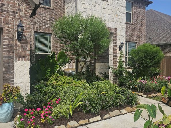 1013 Goose Creek Street, Webster TX 77598