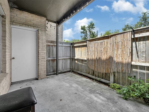 2011 Spenwick Drive 415, Houston TX 77055