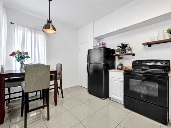 2011 Spenwick Drive 415, Houston TX 77055