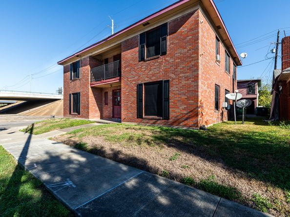 2201 Blodgett Street, Houston TX 77004