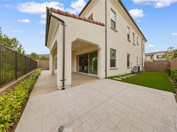 59 Longchamp, Irvine CA 92602