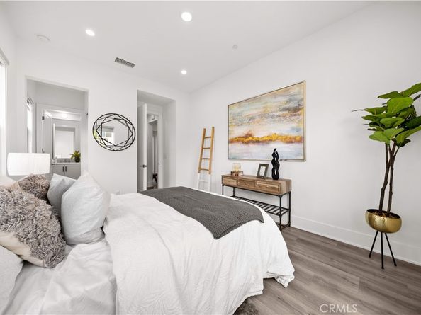 59 Longchamp, Irvine CA 92602