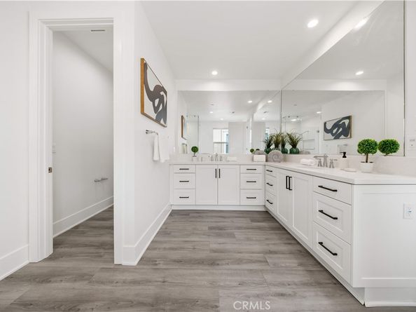 59 Longchamp, Irvine CA 92602