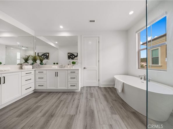 59 Longchamp, Irvine CA 92602