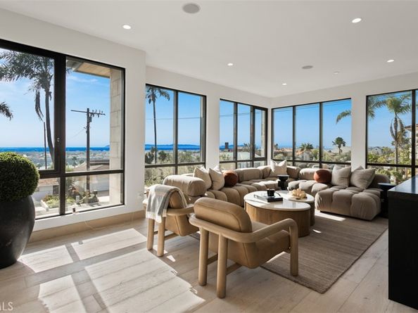 1210 Kings Rd, Newport Beach CA 92663