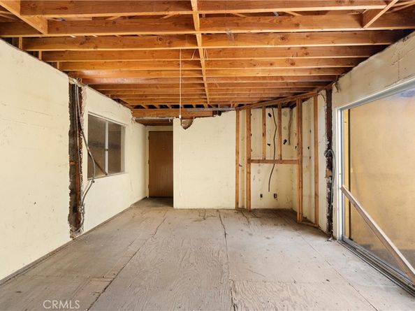 1984 Raymond, Signal Hill CA 90755