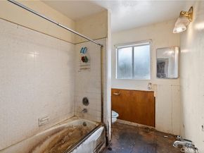 1984 Raymond, Signal Hill CA 90755