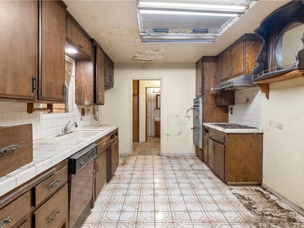 1984 Raymond, Signal Hill CA 90755