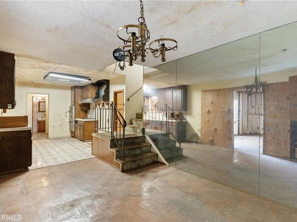 1984 Raymond, Signal Hill CA 90755