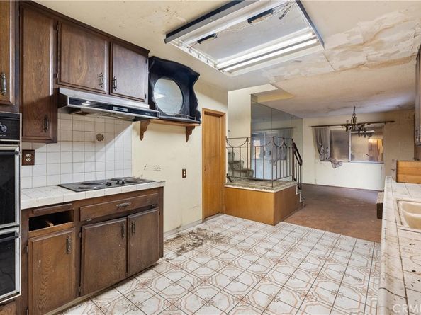 1984 Raymond, Signal Hill CA 90755