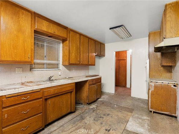 1984 Raymond, Signal Hill CA 90755