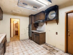 1984 Raymond, Signal Hill CA 90755