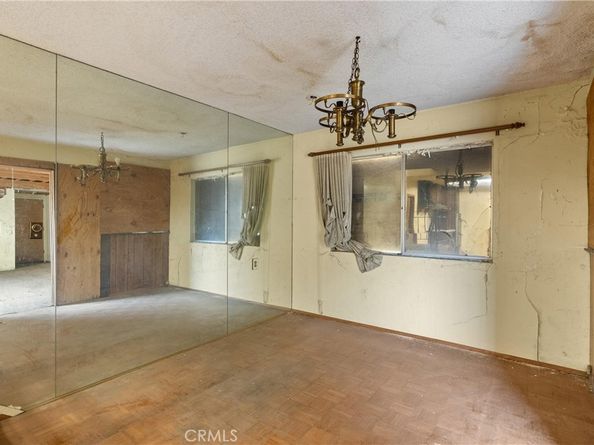 1984 Raymond, Signal Hill CA 90755