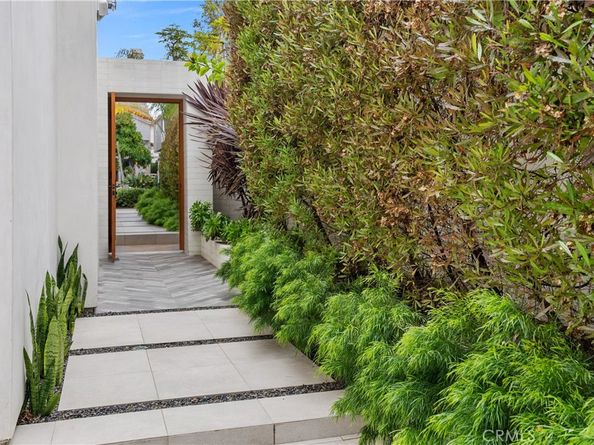 319 1/2 Jasmine, Corona Del Mar CA 92625