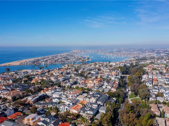 319 1/2 Jasmine, Corona Del Mar CA 92625