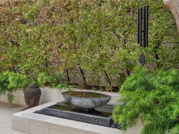 319 1/2 Jasmine, Corona Del Mar CA 92625