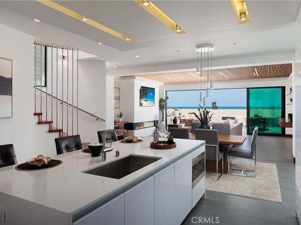 7104 W Oceanfront, Newport Beach CA 92663