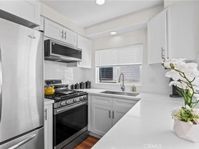 2820 Oak Point Drive, Los Angeles CA 90068