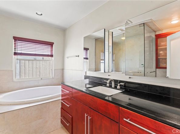 2820 Oak Point Drive, Los Angeles CA 90068