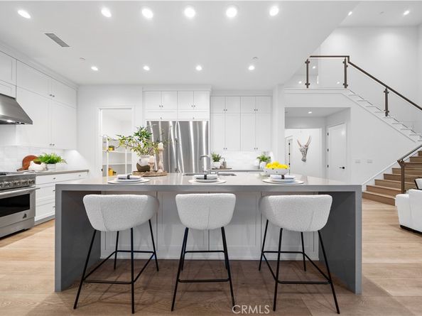 101 Lustro, Irvine CA 92602