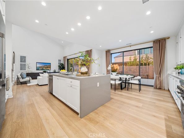 101 Lustro, Irvine CA 92602