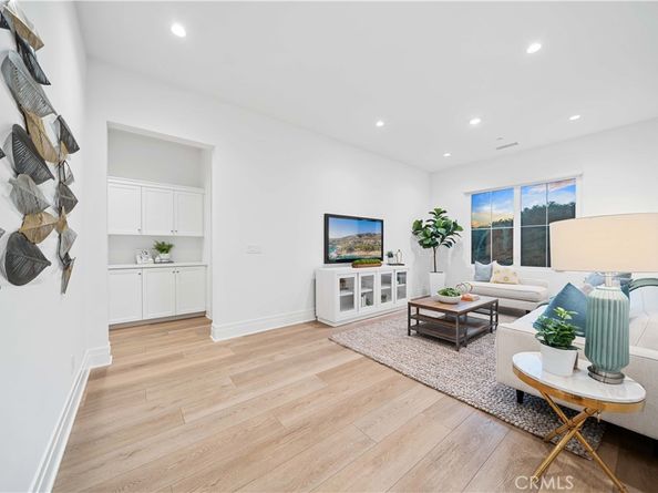 101 Lustro, Irvine CA 92602