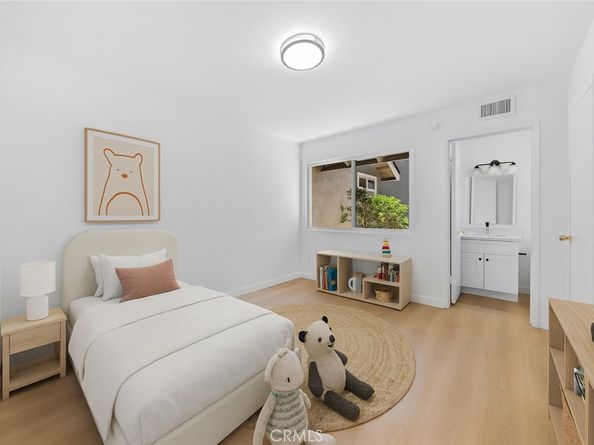 27 Cheyenne 69, Irvine CA 92604