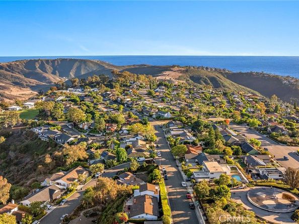 3030 Mountain View Dr, Laguna Beach CA 92651