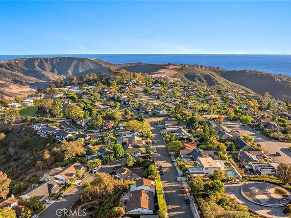 3030 Mountain View Dr, Laguna Beach CA 92651